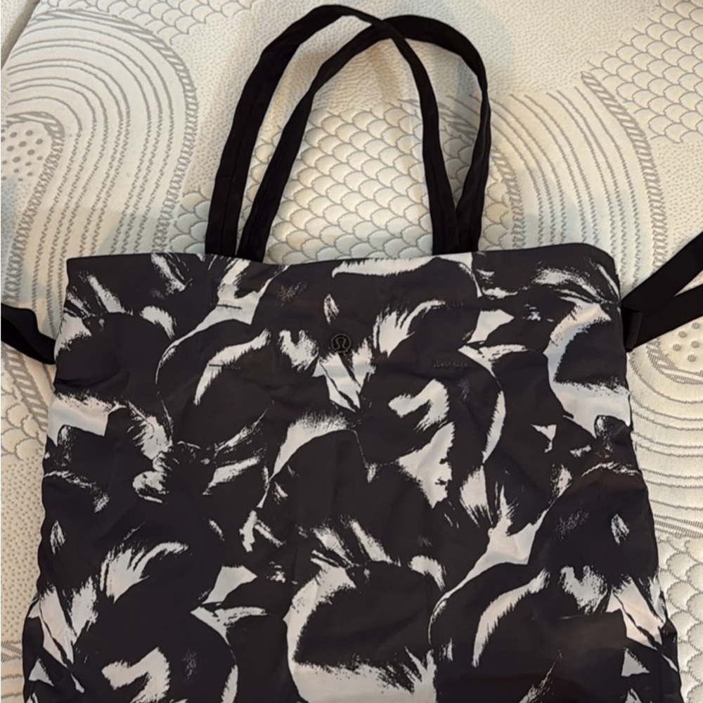 Lululemon Black and White Tote Bag